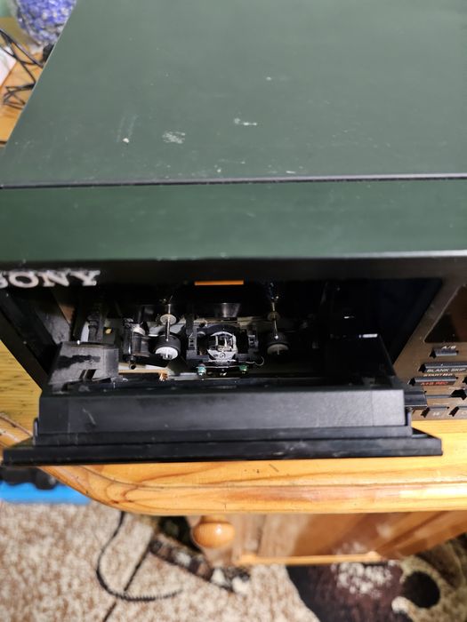 Продавам качествен дек Sony