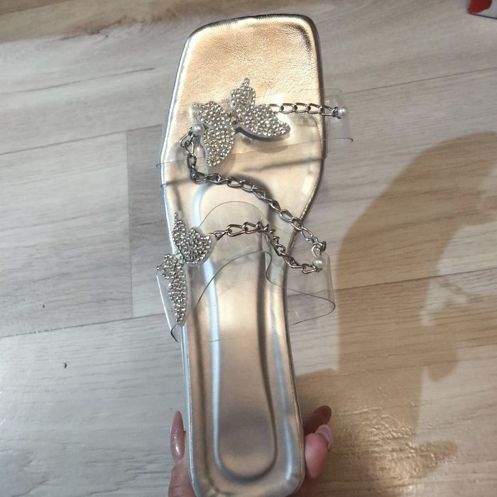 Продам красивые босоножки