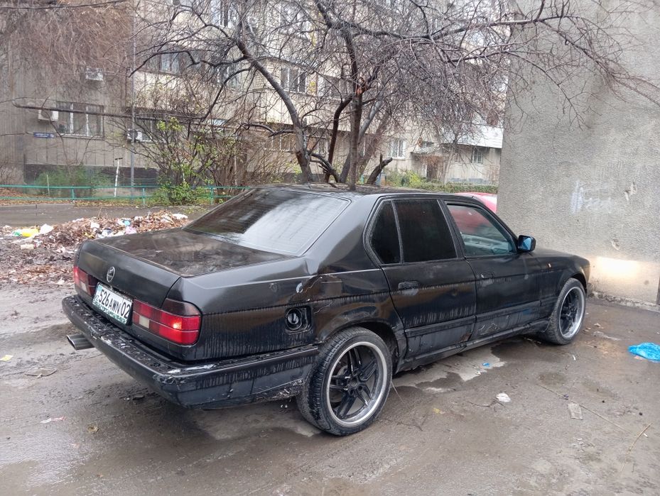 Автомобиль BMW 730