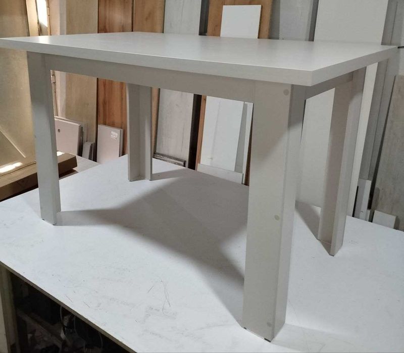 Стол, стол кухонный.