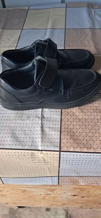 Продам туфли на мальчика