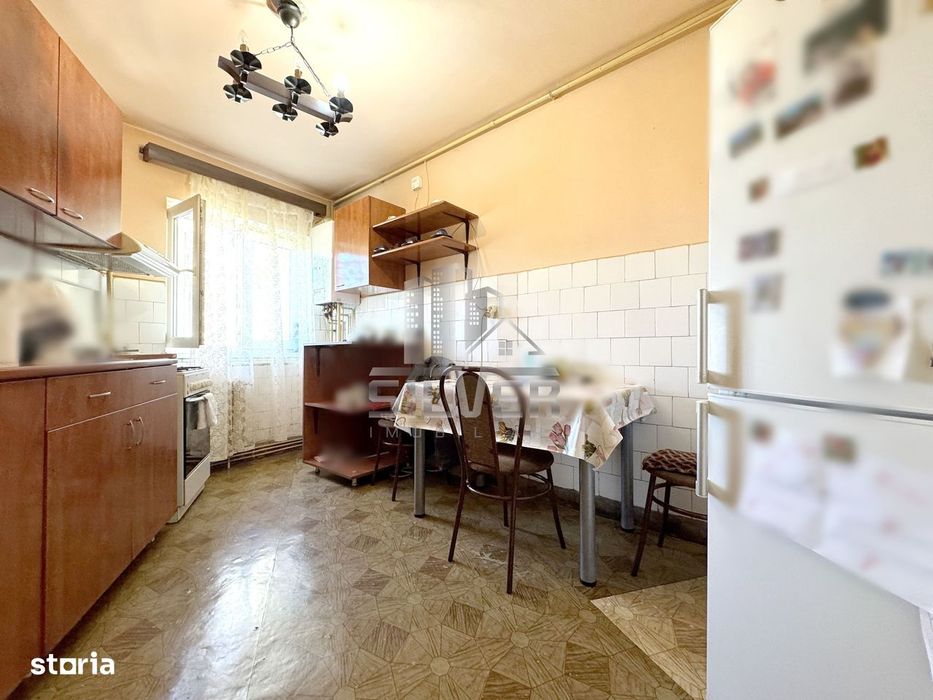 Apartament cu 4 camere/80 mp/zona strazii Peana.