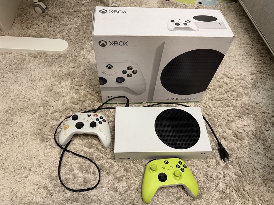 Xbox serie S 512 gb + 2 controlere