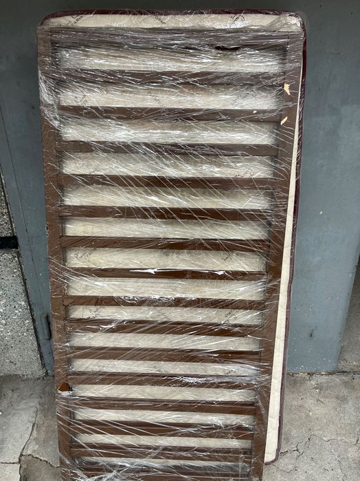 Легло  размер 70/140 см и матрак Пиер Кардин