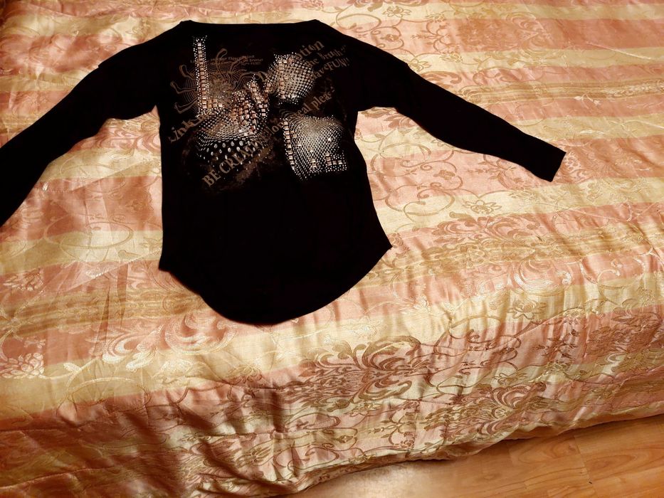 Продавам дамски  блузи и фланели