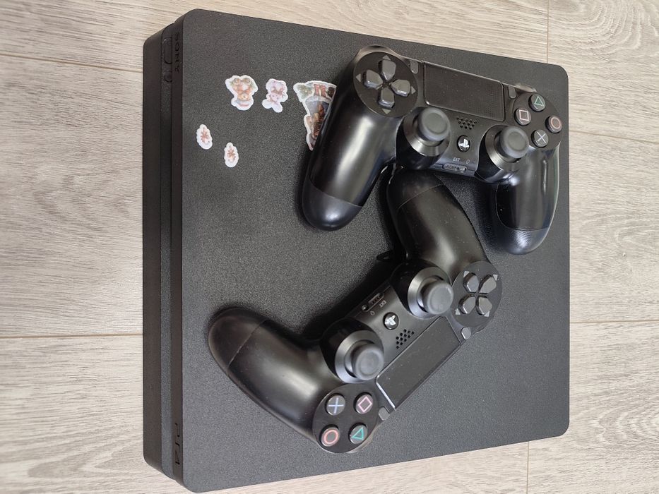 Игровая приставка PS4