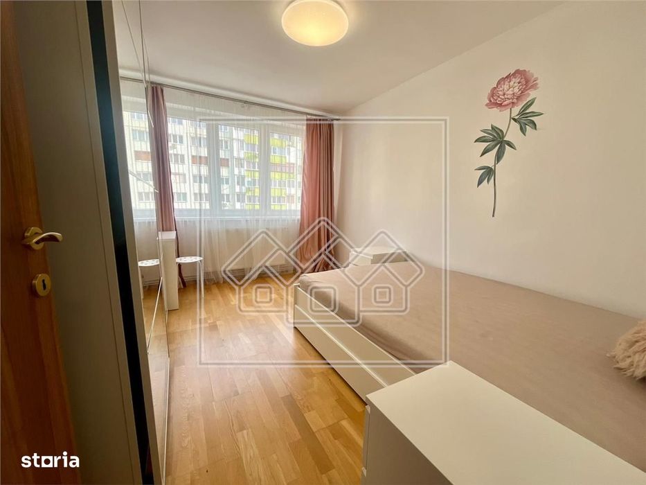 Apartament 3 camere pe Mihai Viteazu, la cheie, disponibil imediat