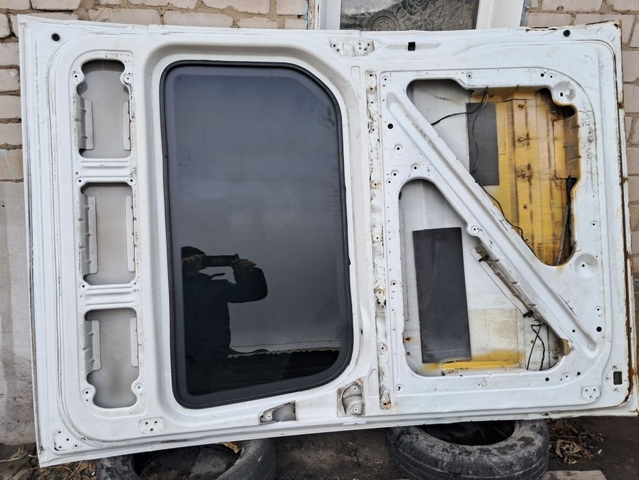 Продам Дверь  от Мерседес спринтер пассажирскую