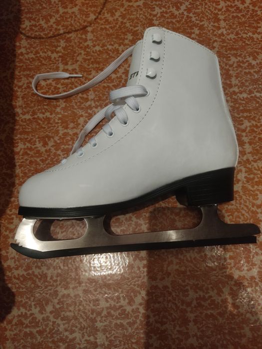 Продам новые фигурные коньки Winter Star