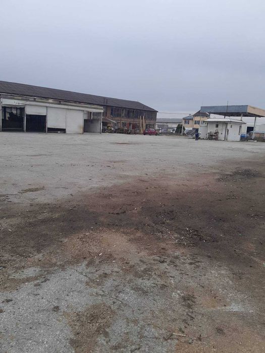 Давам под наем база с асфалтова площадка