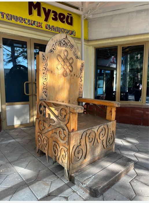 Продаётся лавка и “трон” из дерева