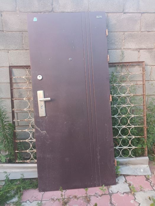 Продам дверь металлическую без коробки