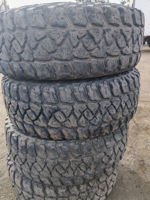 265/70/16 Kunho  road venture MT