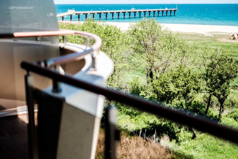 Чудесен Апартамент, първа линия море, от Алфа  Лонг Бийч