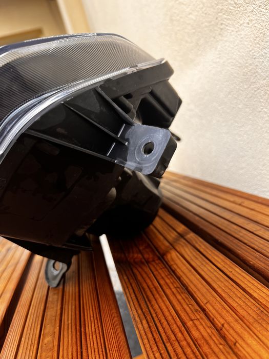 Vand far logan 2017 original fara defecte sau urechi rupte