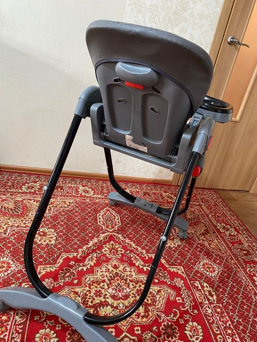 Стульчик для детей и коляска с автокреслом