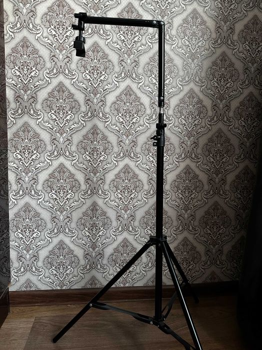 Продам два штатива для съёмки, продаются вместе (разные модели).