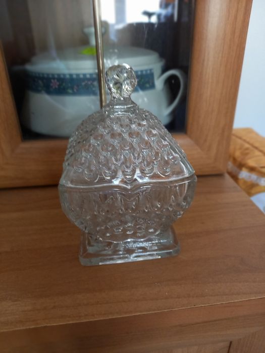 Продам сахарницу и масленку