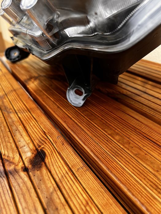 Vand far logan 2017 original fara defecte sau urechi rupte