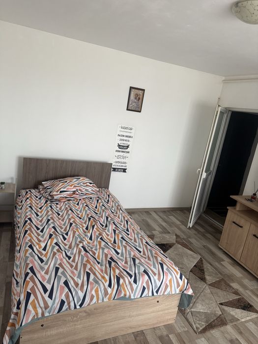 Închiriez garsonieră 180 lei pe zi