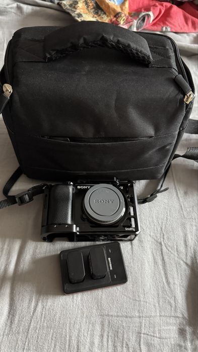 Sony a6100 + SmallRig cage  APS-C