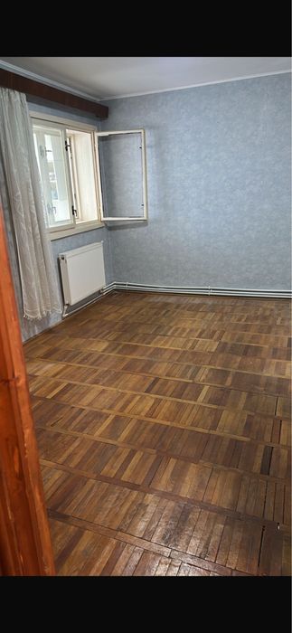 Vind apartament 3 camere bloc Dafin