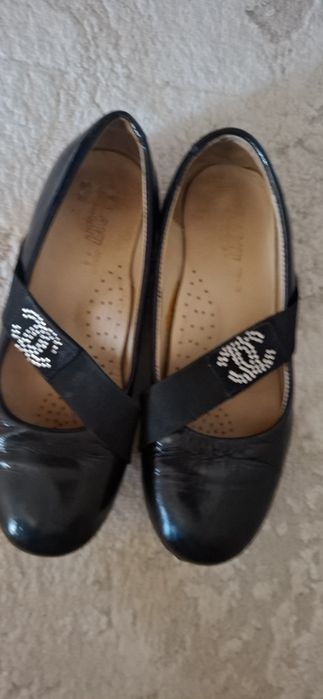 Продам школьные девочке