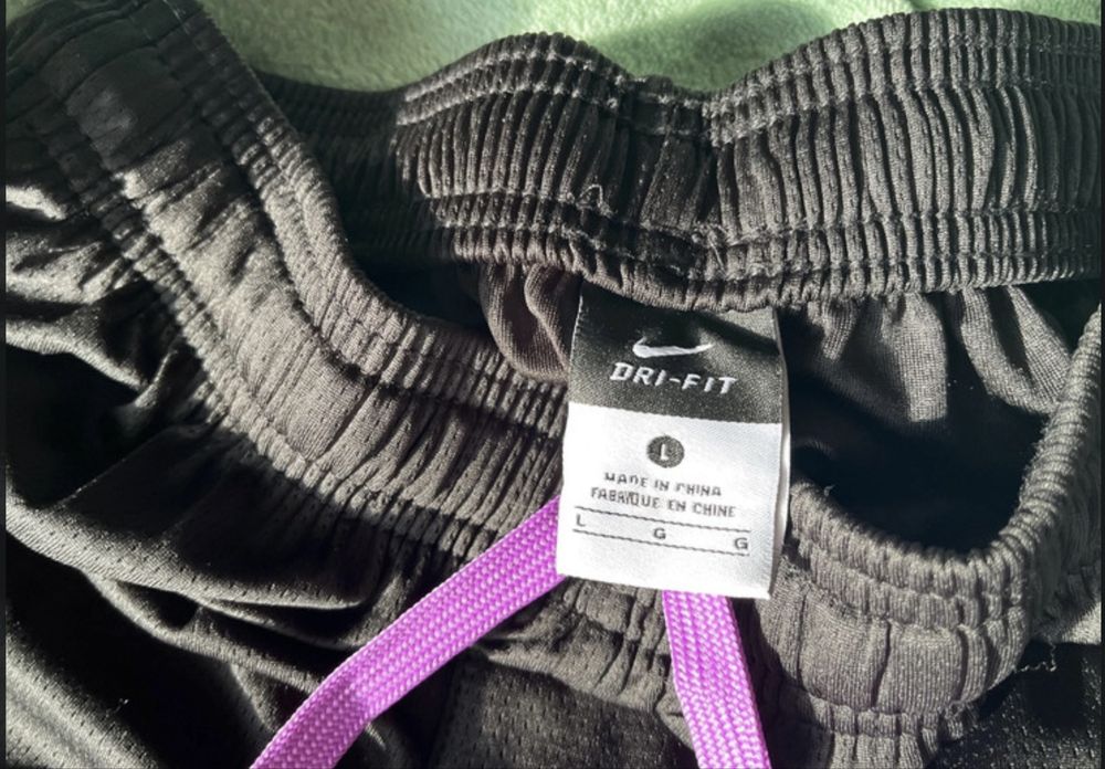 Pantaloni scurti nike noi