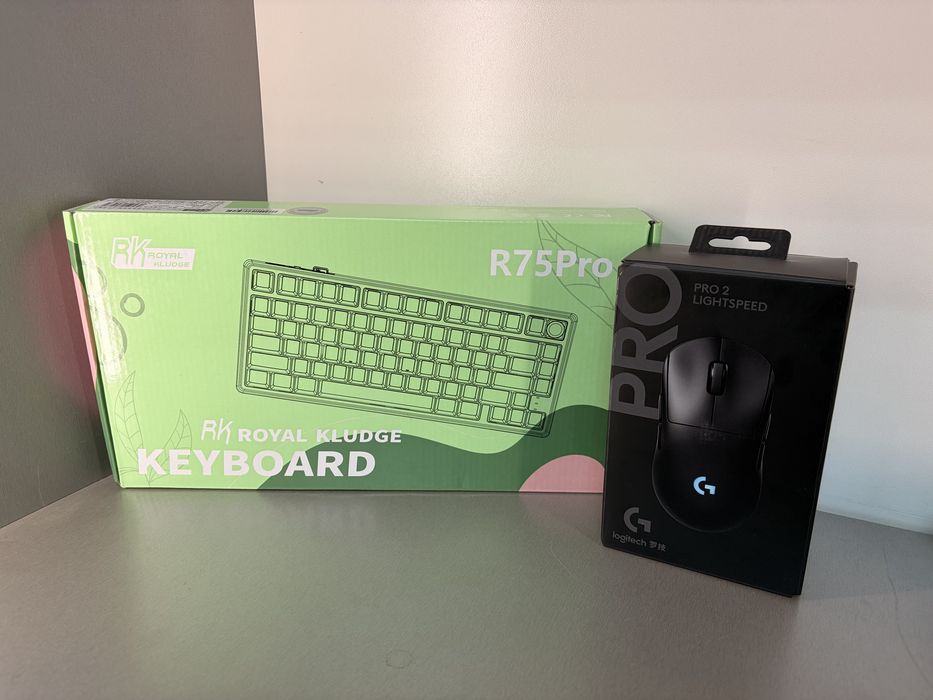 Logitech G Pro 2 Lightspeed + Royal Kludge R75 pro