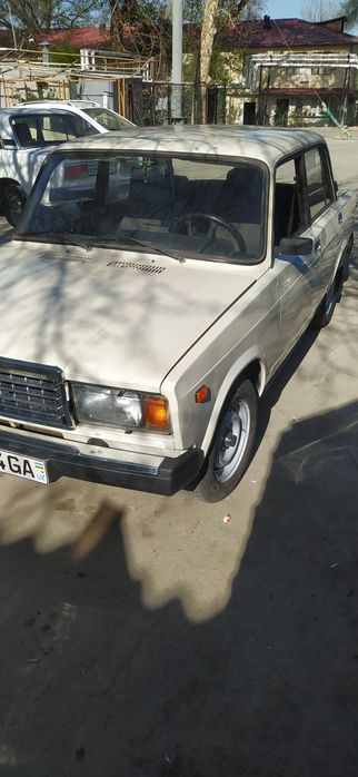 Vaz 2107. Srochna sotiladi 2000 yil radnoy kraska