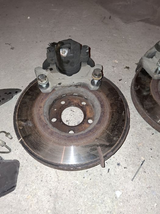 Спирачни апарати и дискове