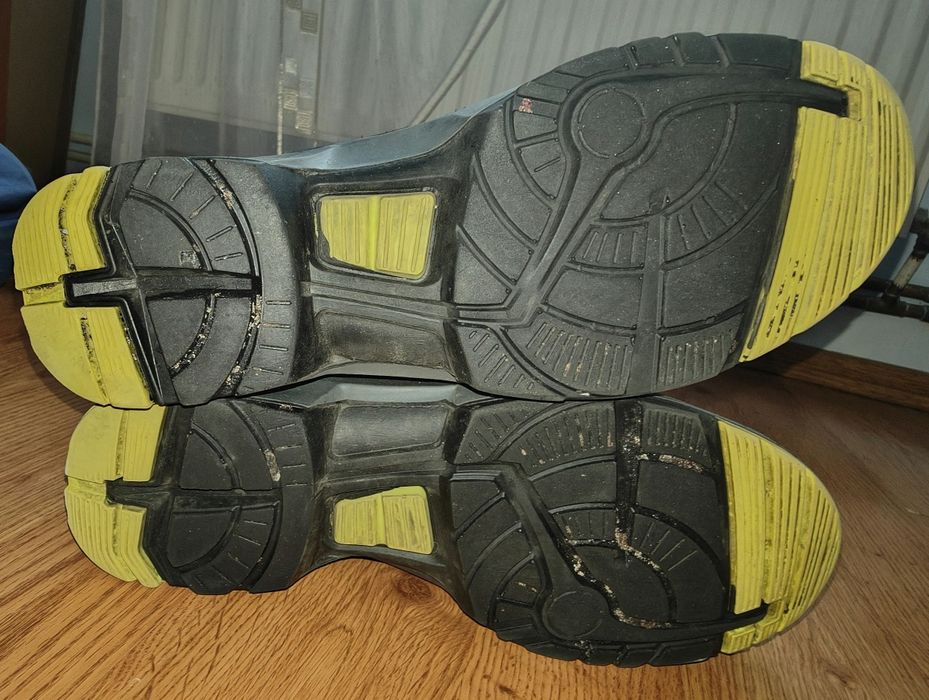 Pantofi de protectie perforati Uvex 1 S1 ESD cu bombeu nemetalic