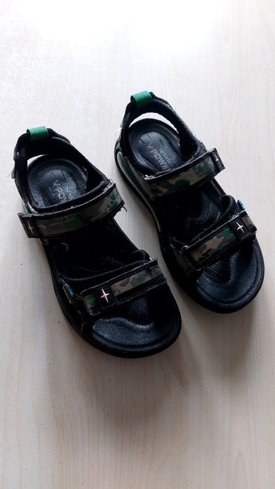 Сандали и макасы