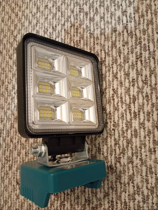 lanterna pentru baterii dewalt si Makita