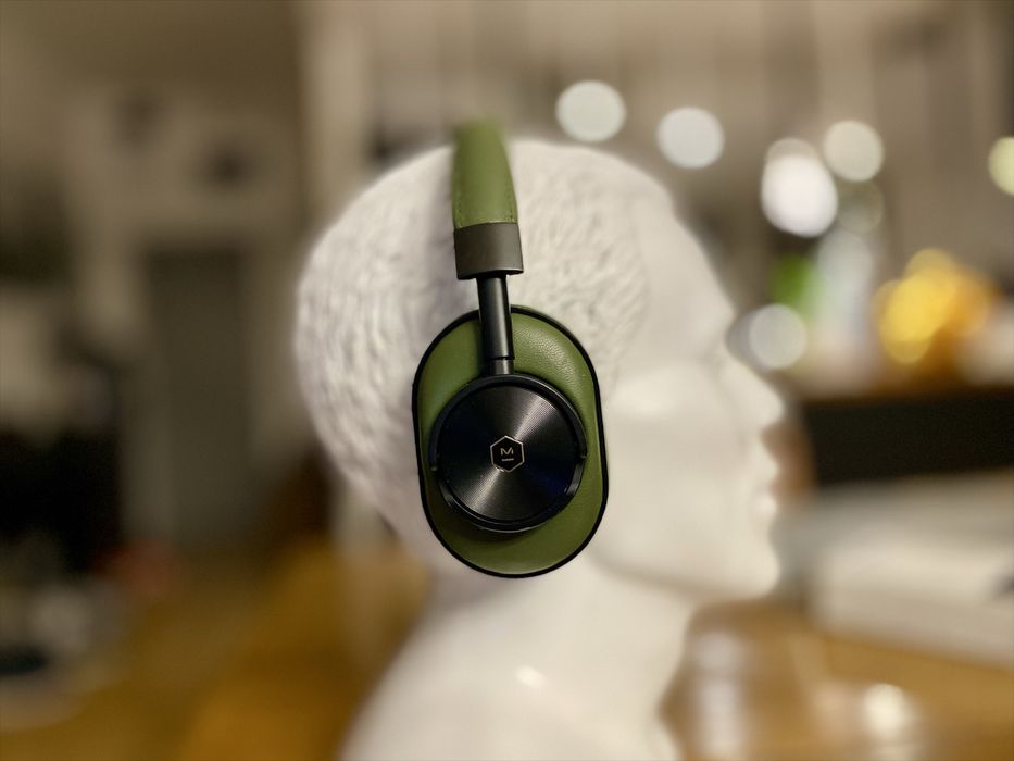 Casti audio Master and Dynamic