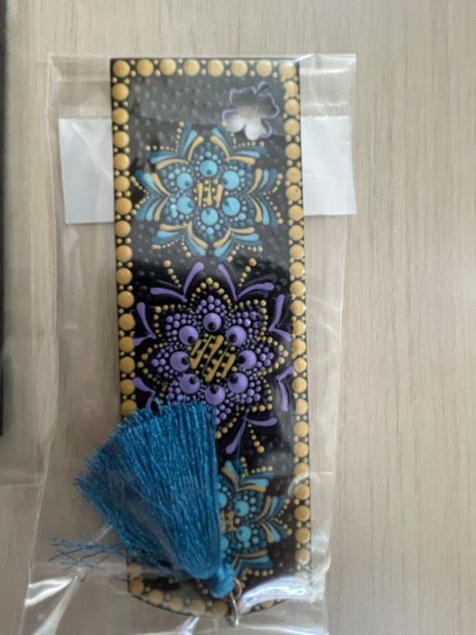 Semne de carte pictate in tehnica mandala