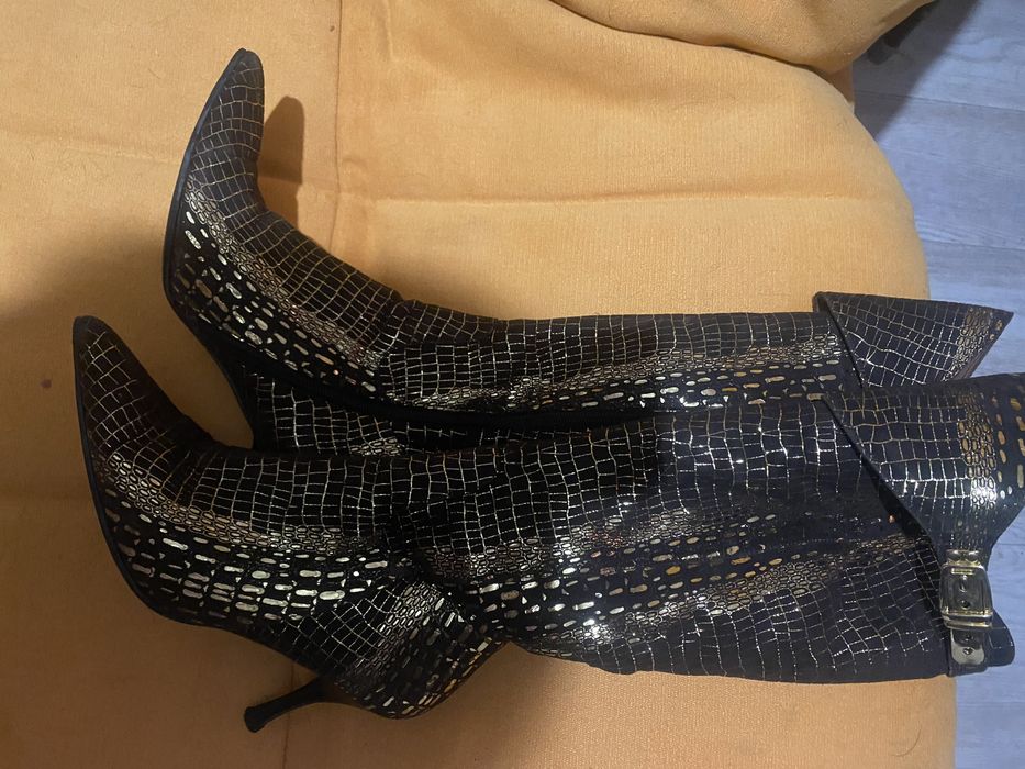 Натуральные замшевые сапоги