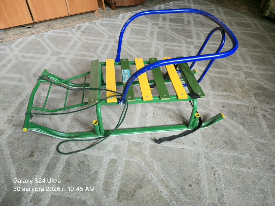 Продаётся детские сани
