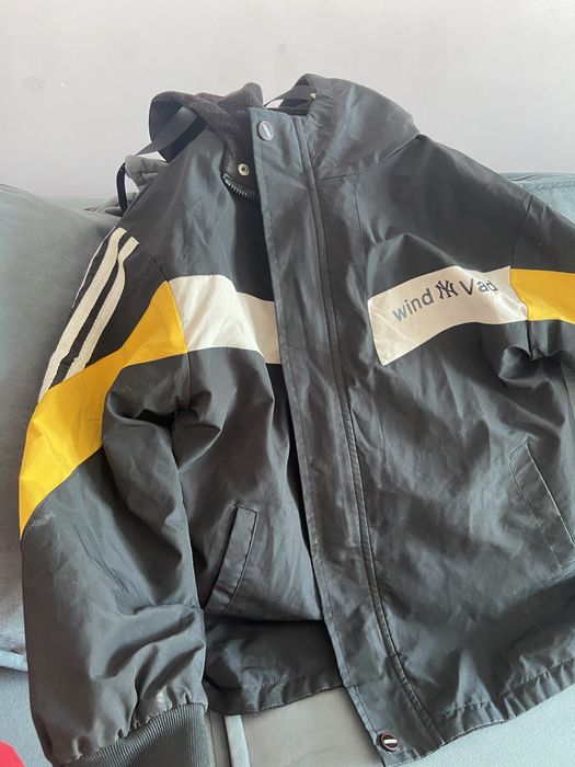 Весенняя куртка на мальчика