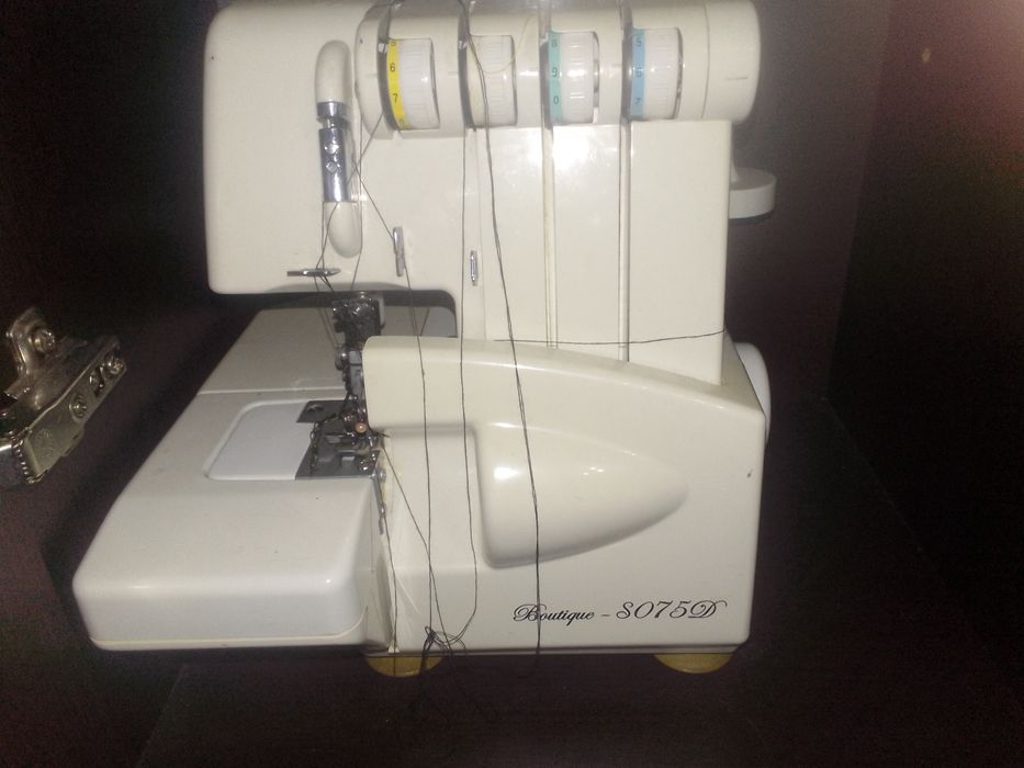 Продам оверлок 4 нитевой 40к