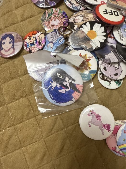 продам значки (разные фандомы)