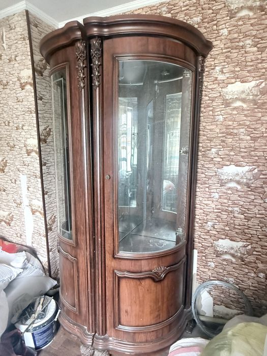 Витрина угловая мебель 2 штук