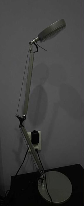 Настолна лампа за маникюр