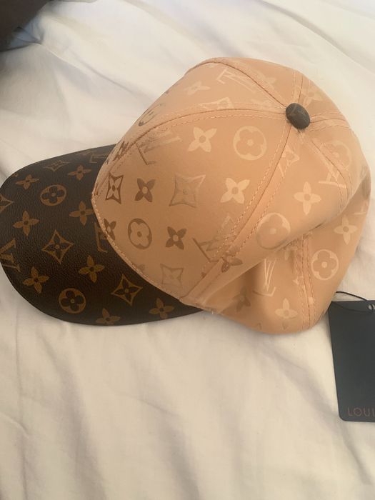 Chanel , Louis Vuitton и Dior шапки