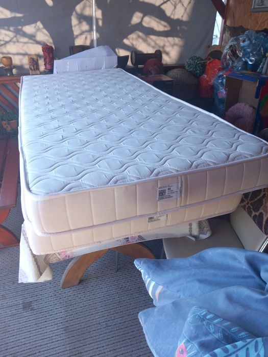 Vând 2 buc.saltea