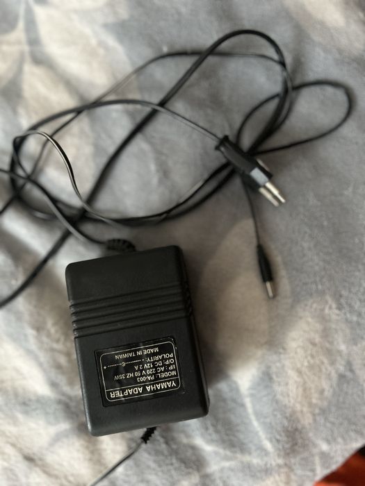 Продам синтезатор yamaha psr e203