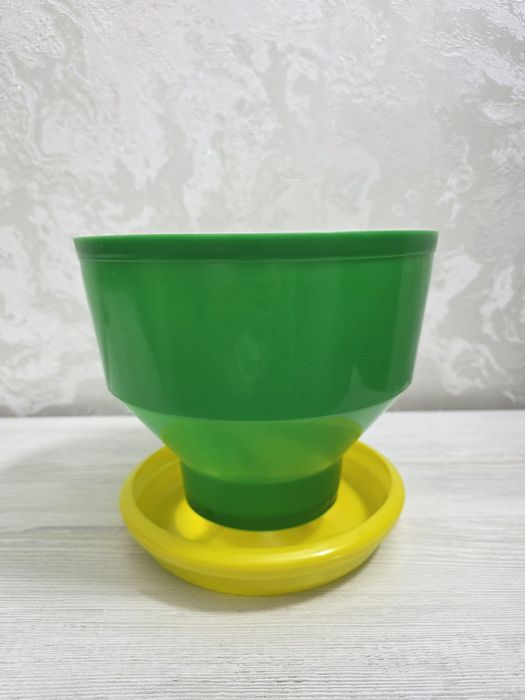 Кормушки и поилки для цыплят и кур