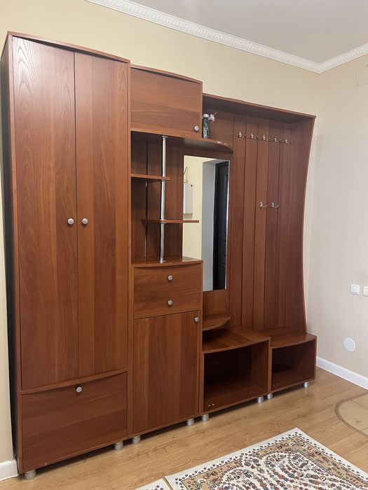 Продается шкаф для прихожей