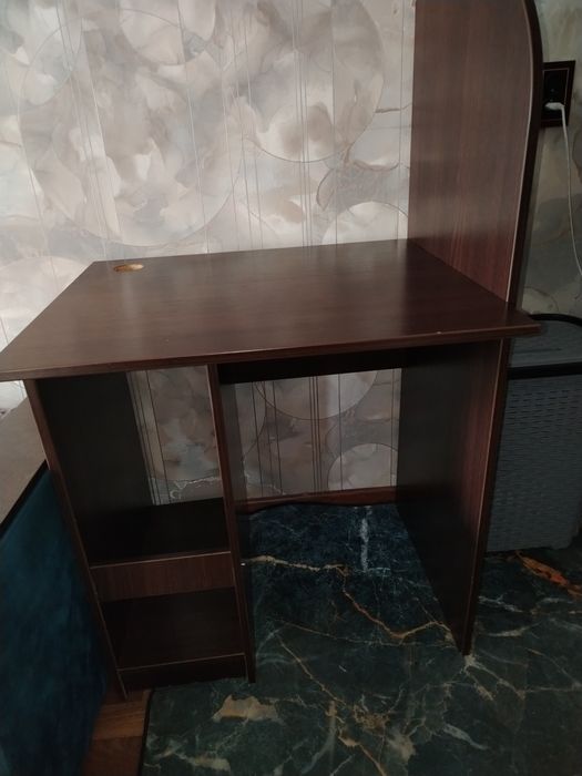 Продам компьютерный стол