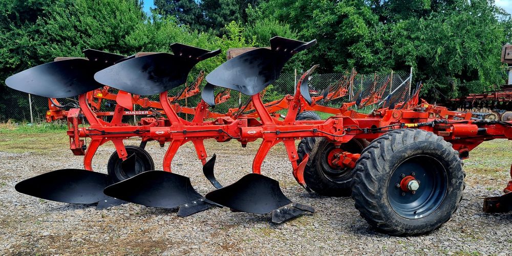 Plug reversibil cu 9 trupite KUHN VARI MANAGER 8+1 brazde vario